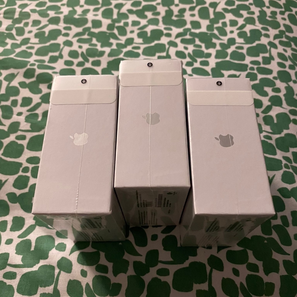 AirPods - Picture 6 of 6